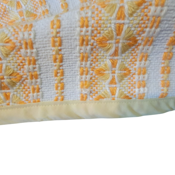 Vtg Yellow White Embroidered Cotton Tablecloth 48x72 Woven 1960s 1970s MCM - Picture 4 of 12